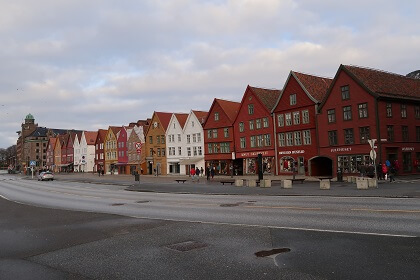Autobiografisch schrijven van Knausgard: Schrijver speelt in de Noorse stad Bergen. 