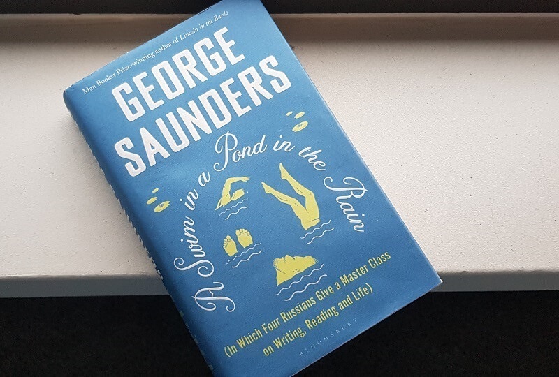 Foto van het schrijfboek van George Saunders: Een duik in de vijver in de regen